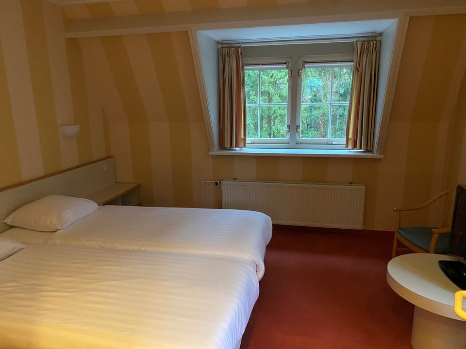 Unit with 2 Twin size beds