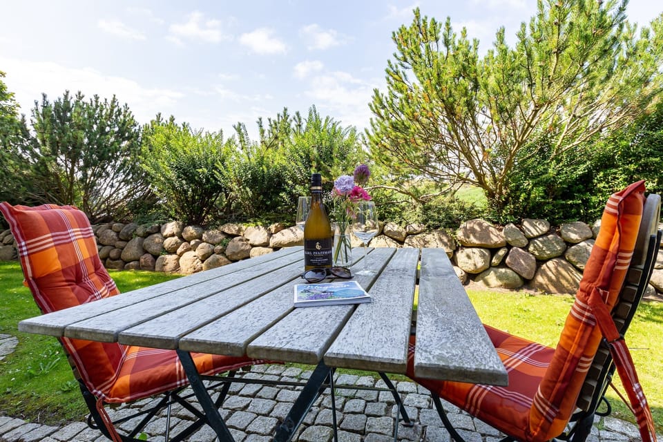 Terrace with table and chairs