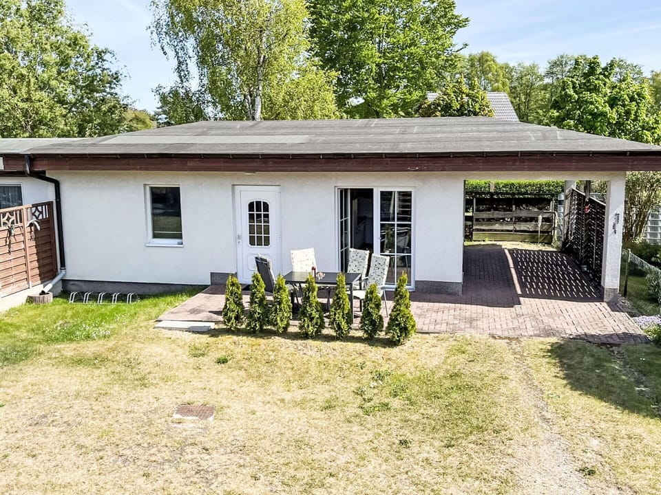 Building, Window, Grass, House, Roof, Residential Area, Home, Shrub, Cottage
