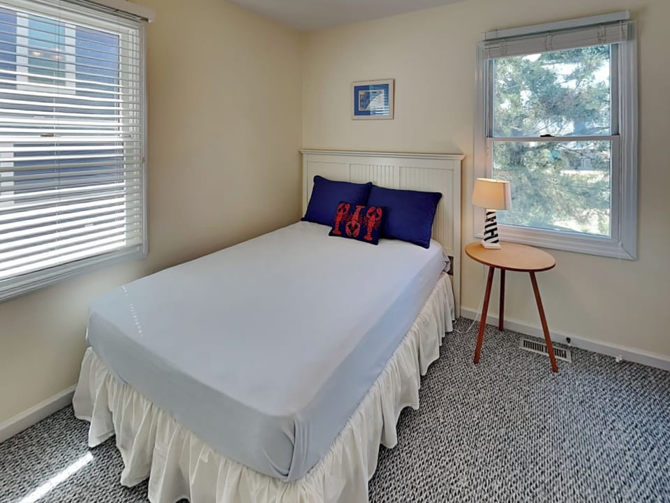 Fourth Bedroom - Queen Bed