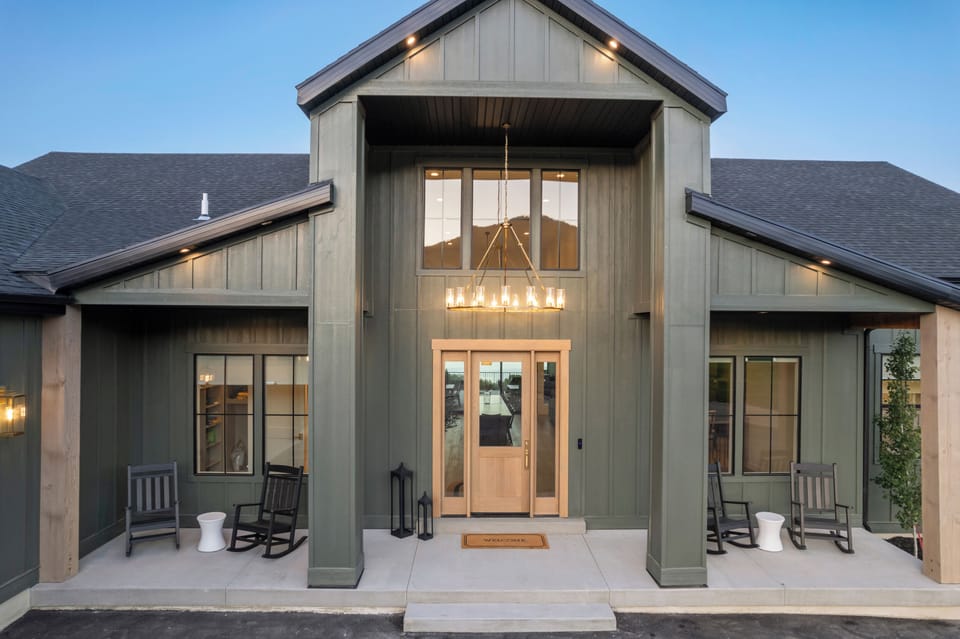 OG: Emerald Estate Entrance