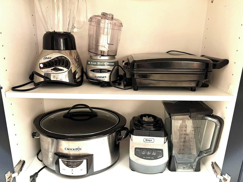 Fully stocked kitchen with all the essentials!