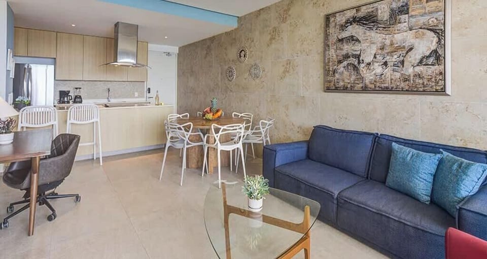 Comfortable living area flowing into the kitchen & dining table