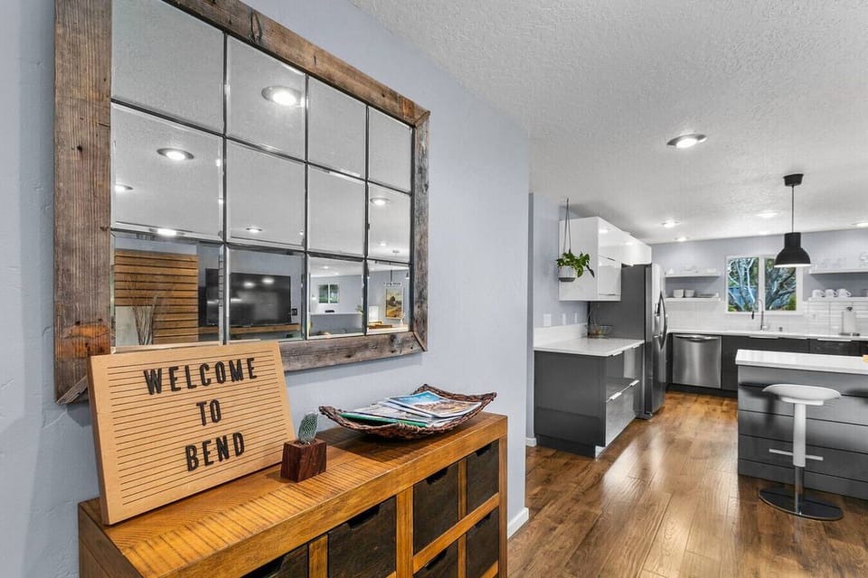 Entry with a straight shot through to the kitchen and backyard. Everything`s on one floor.