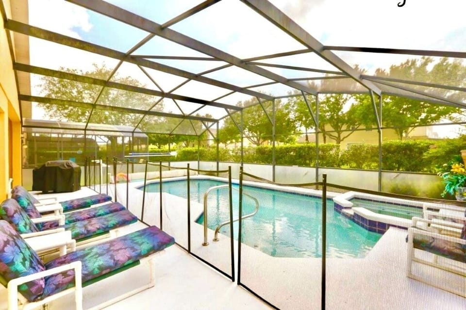 Easy access to the pool 