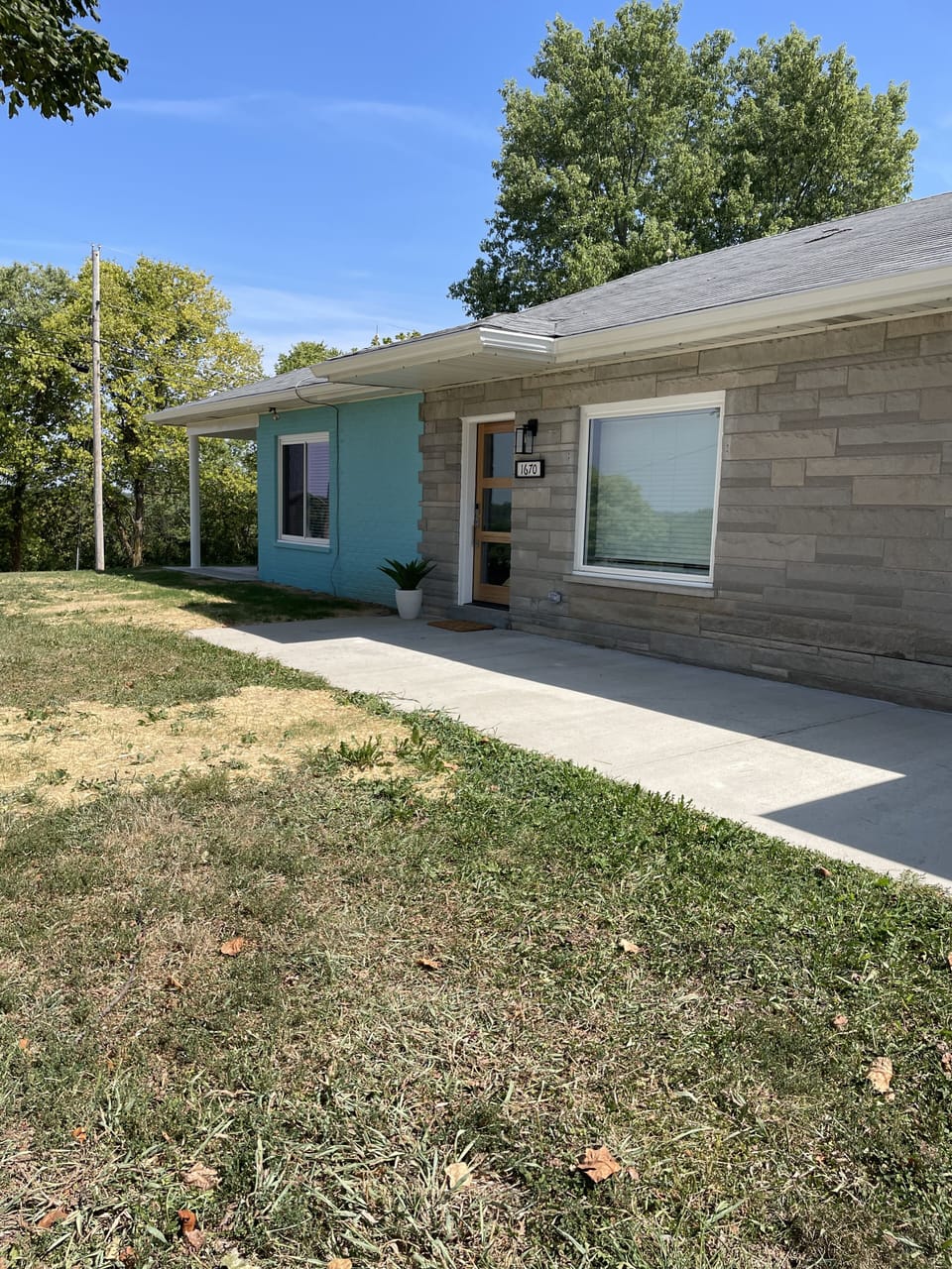 Sidewalk to enter home