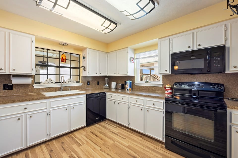 Lots of counter and cupboard space