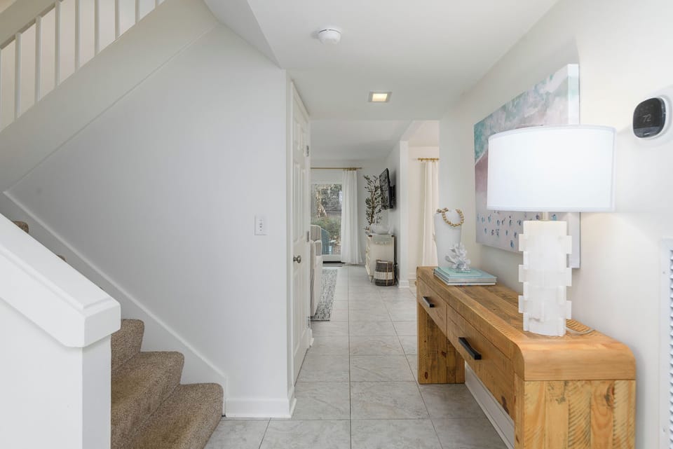 08 - Entryway