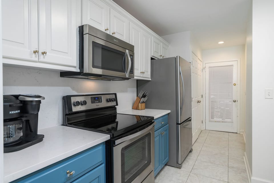 06 - Kitchen