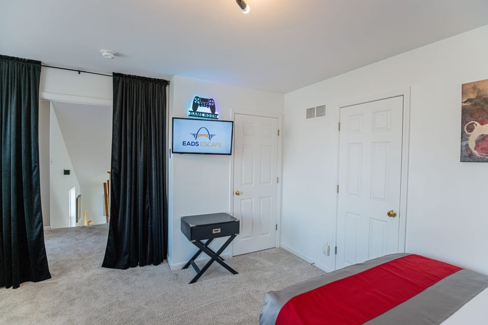 The 4th bedroom with 2 Queen beds feature French doors that lock for privacy, and adjoins the queen suite next door.