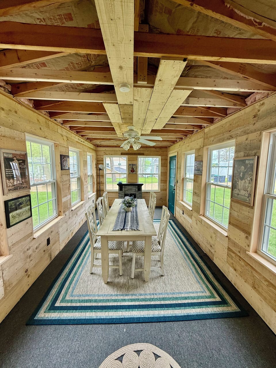 Seating for 10 dining -game area 