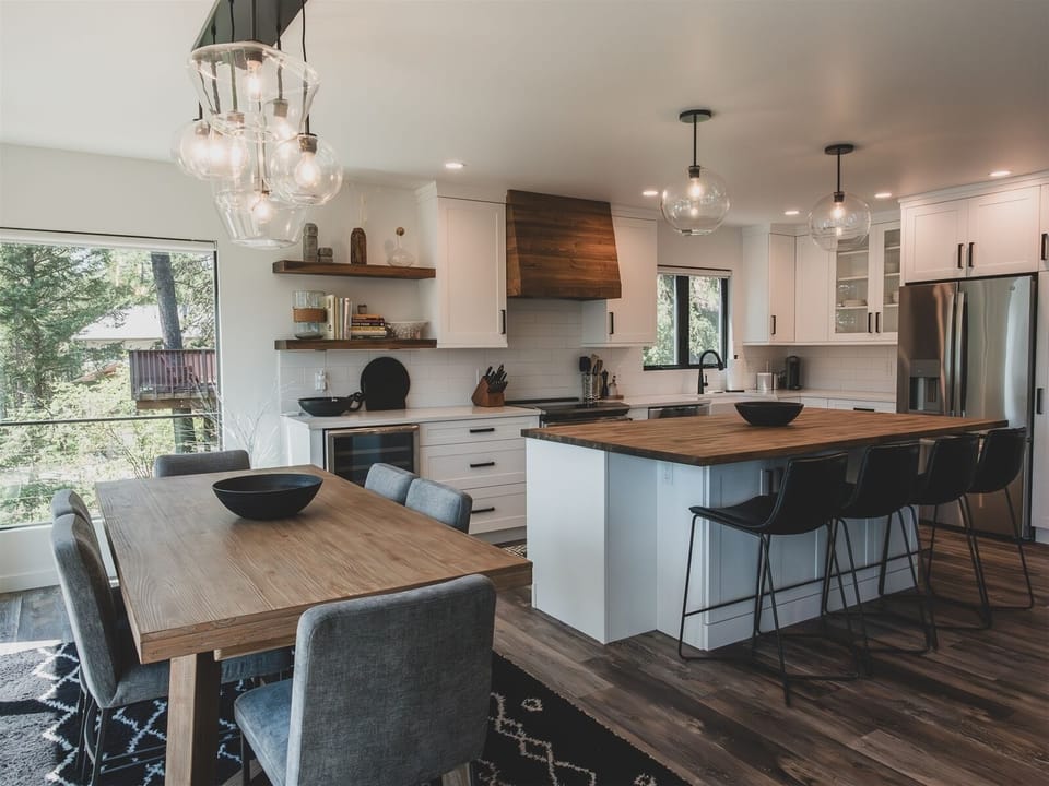 The open concept living space is great for reconnecting with your group after a day of adventure | Main Level