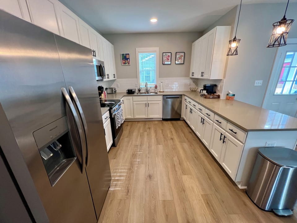 Fully loaded Kitchen! Ready for a home cooked meal!