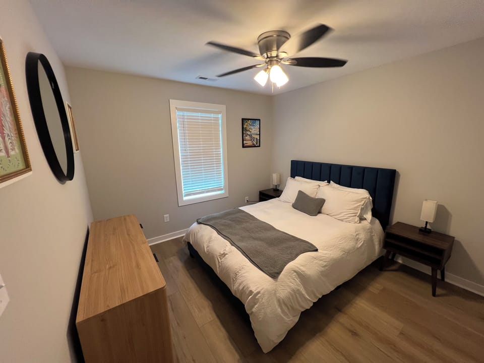 Bedroom 2 - Queen