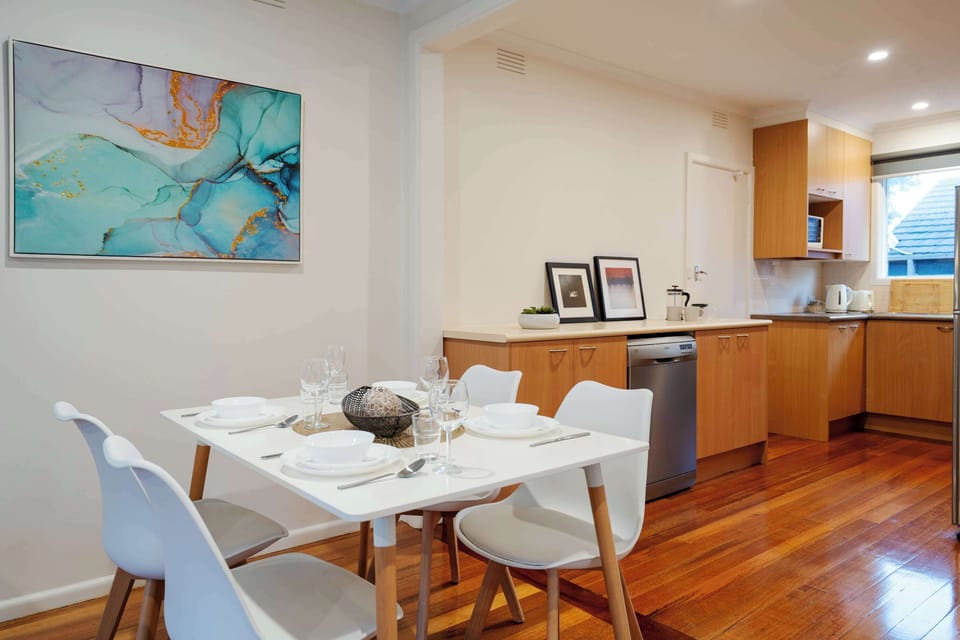 Dining table seats 4 