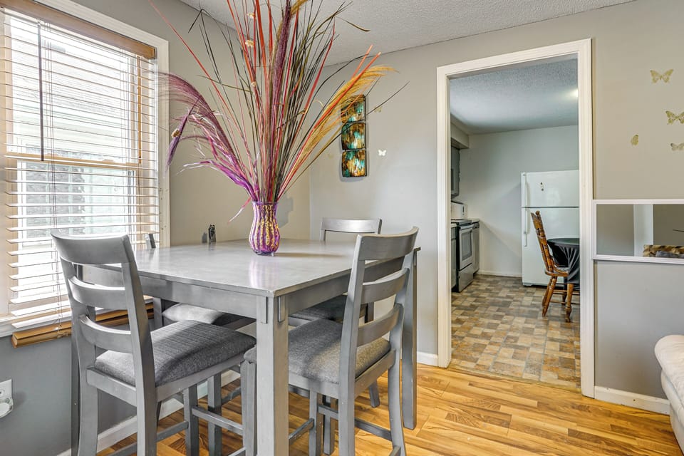 Dining Table | Dishware/Flatware