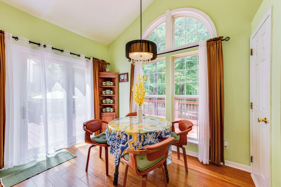 Dining Nook | 1st Floor