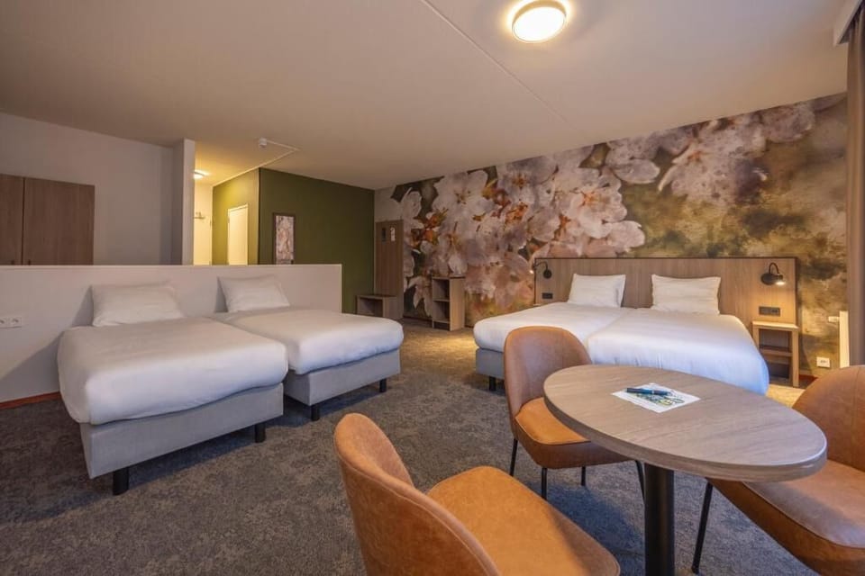Unit with 4 Twin beds