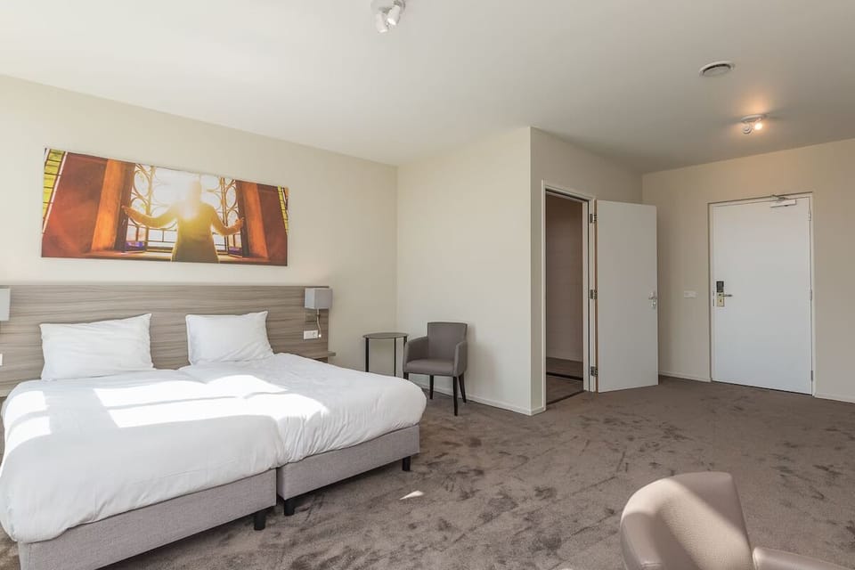 Comfortable Unit with Two Twin beds