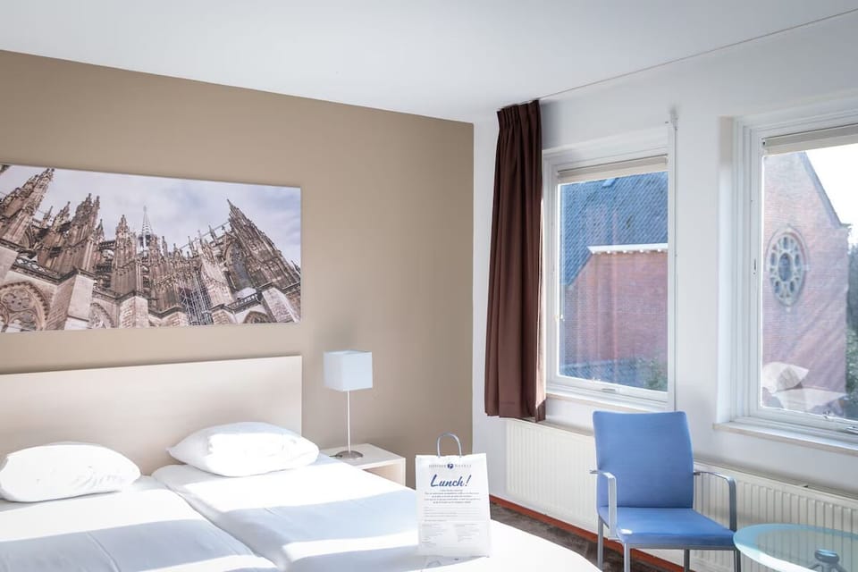Comfortable Unit with Two Twin beds