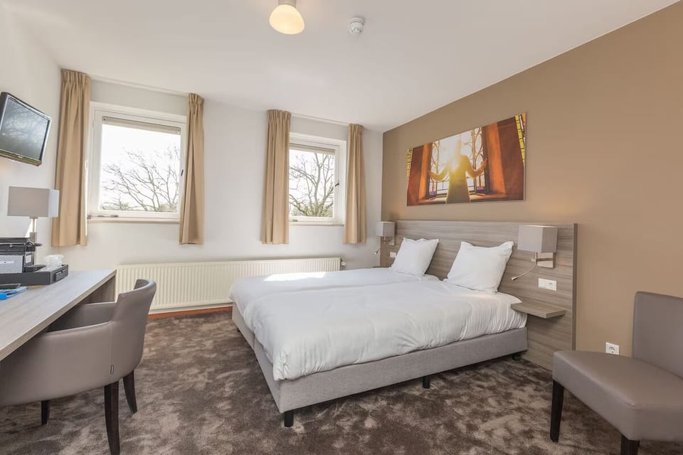 Unit with Two Twin beds