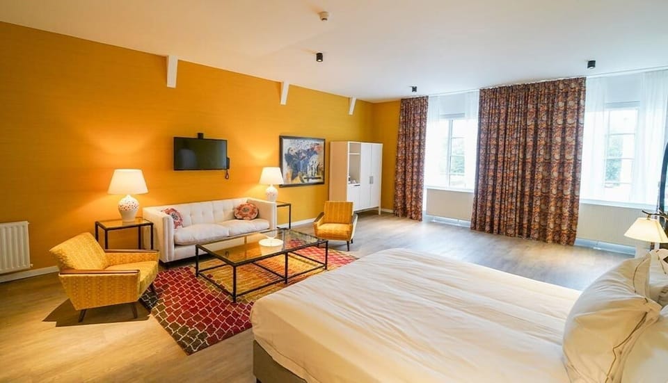 Unit with king bed. Exact unit will be assigned upon arrival. Views, colors, and decor may vary.