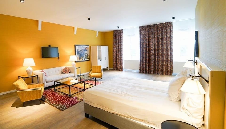 Unit with king bed. Exact unit will be assigned upon arrival. Views, colors, and decor may vary.