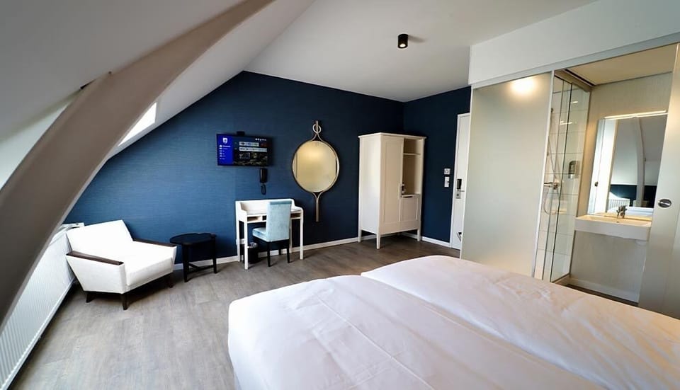 Unit with double bed. Exact unit will be assigned upon arrival. Views, colors, and decor may vary.