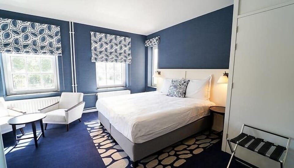 Unit with double bed. Exact unit will be assigned upon arrival. Views, colors, and decor may vary.