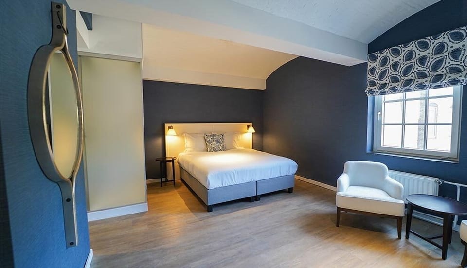 Unit with double bed. Exact unit will be assigned upon arrival. Views, colors, and decor may vary.