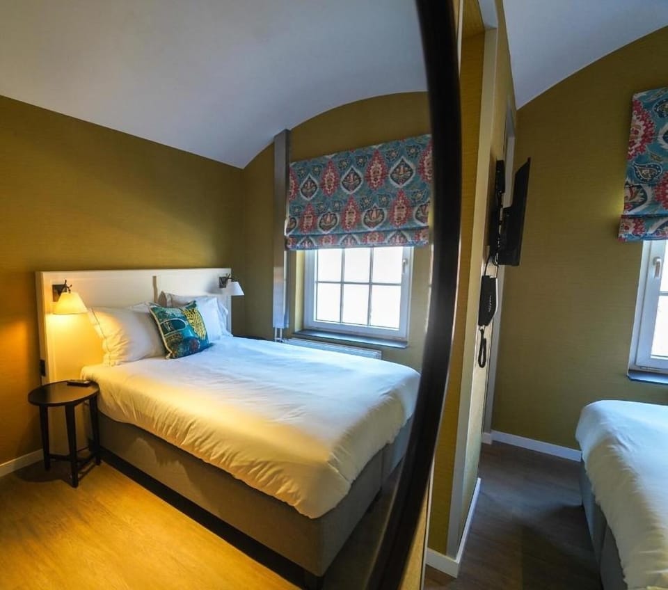 Unit with double bed. Exact unit will be assigned upon arrival. Views, colors, and decor may vary.