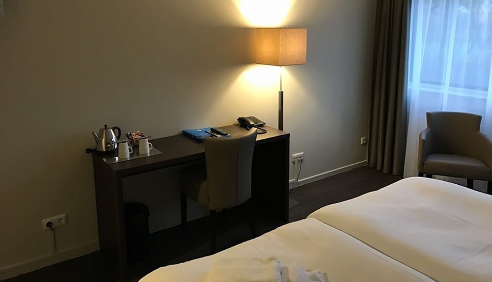 Unit with 2 single beds. Exact unit will be assigned upon arrival. Views, colors, and decor may vary.