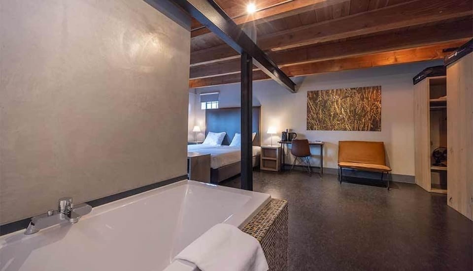 Unit with 1 king bed. Exact unit will be assigned upon arrival. Views, colors, and decor may vary.