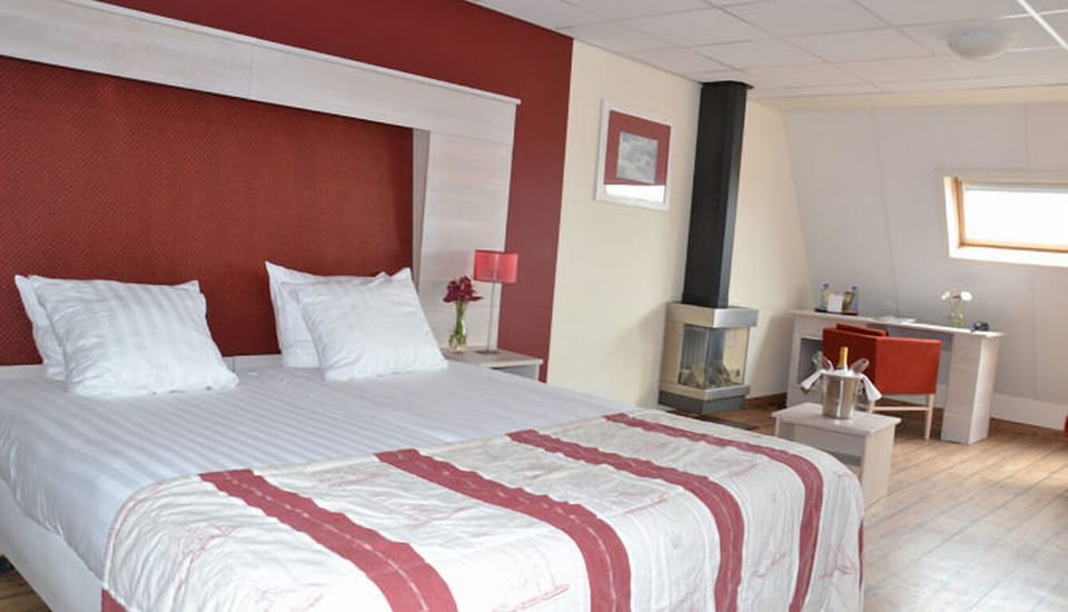 Comfortable Unit with Two Twin size beds