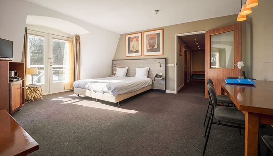 Comfortable Unit with Four Twin size beds