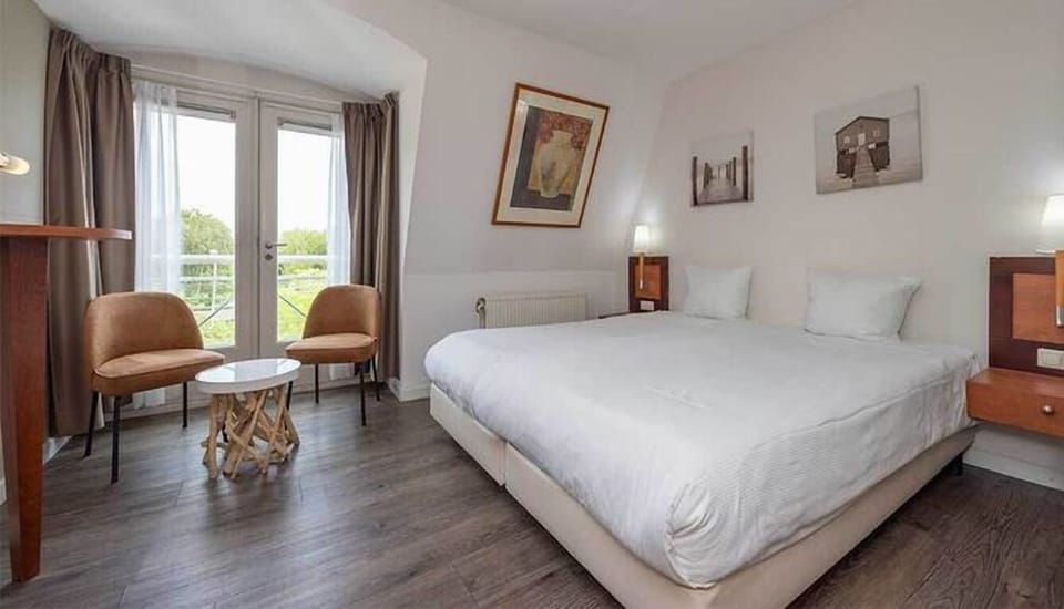 Comfortable Unit with Two Twin size beds