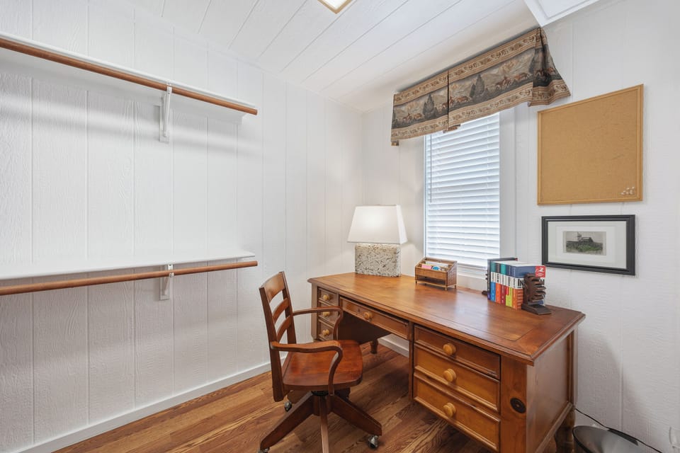 Executive private office area/High Speed Starlink internet