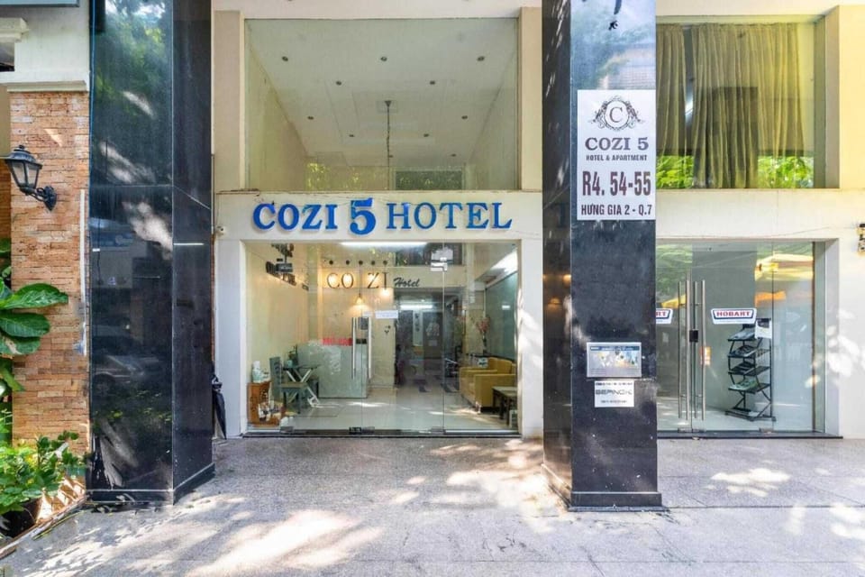 Entrance / Reception
