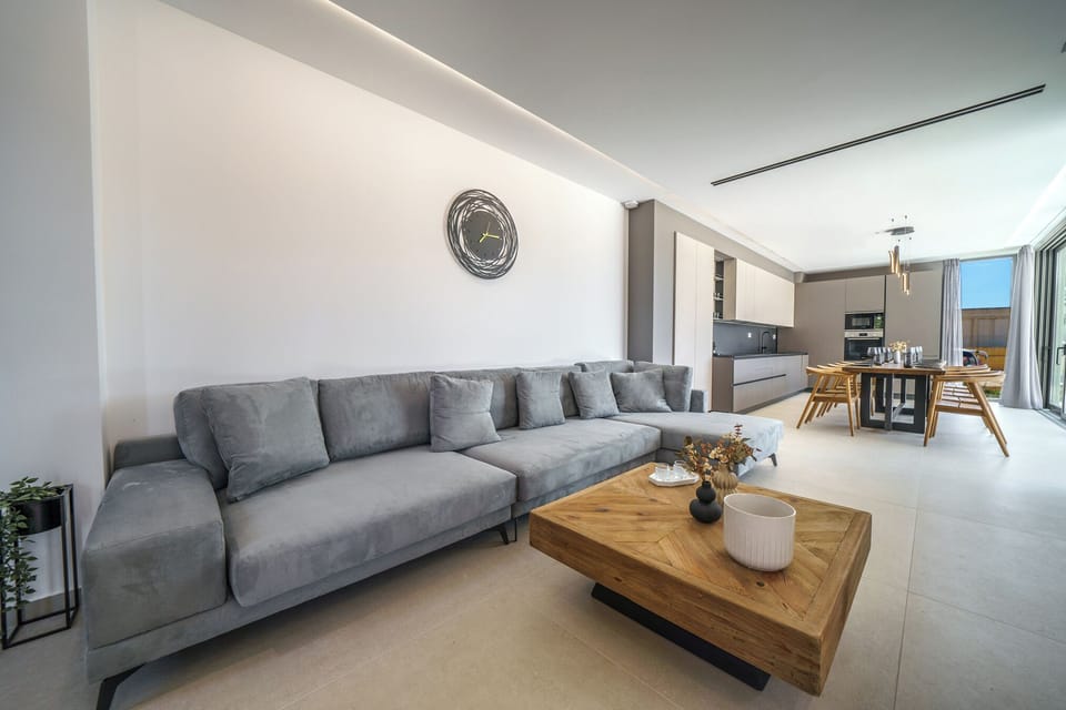 Open plan Dining & Living Area