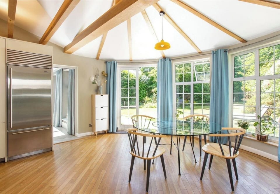 Separate breakfast area