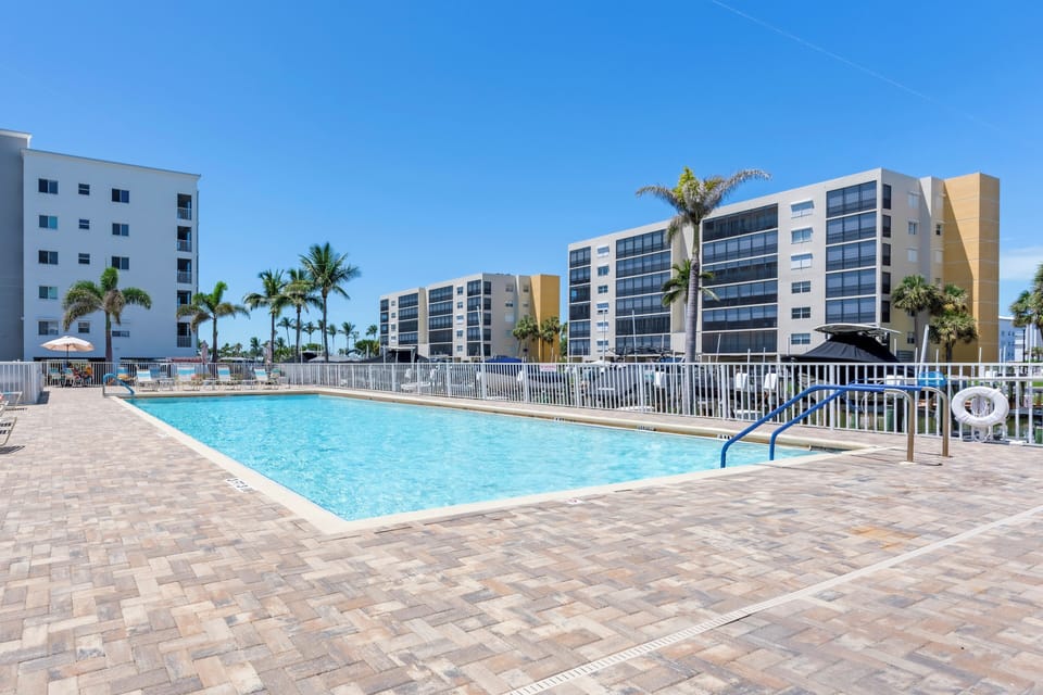 Resort Style Pool 