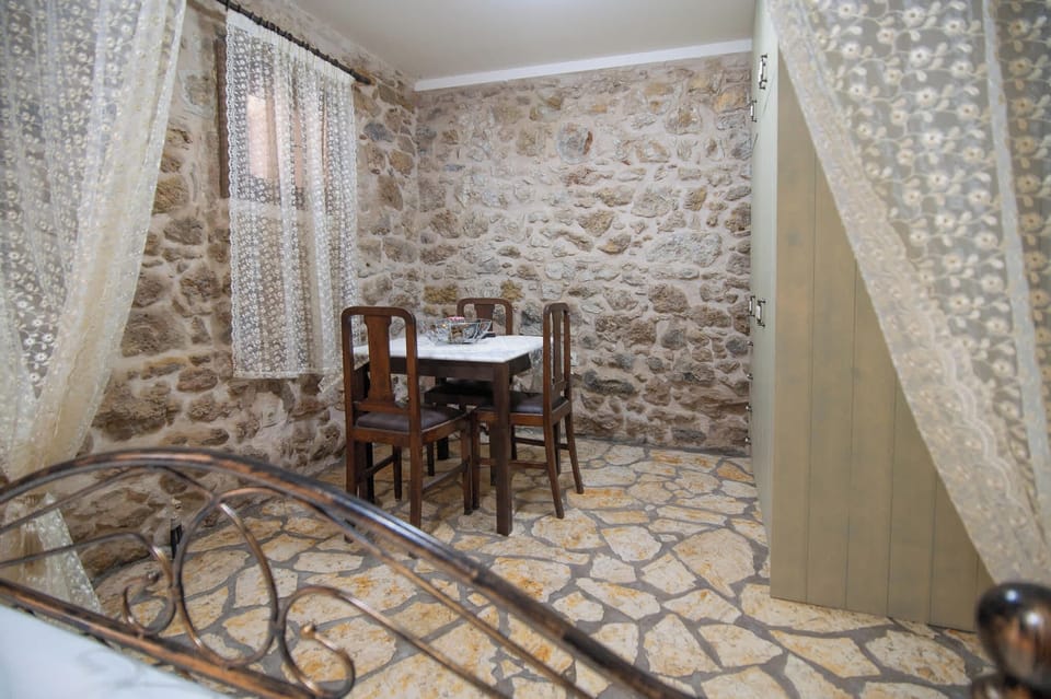 Canopy Bedroom with Seating Area
Romantic setting with sheer curtains, ideal for couples or honeymooners.