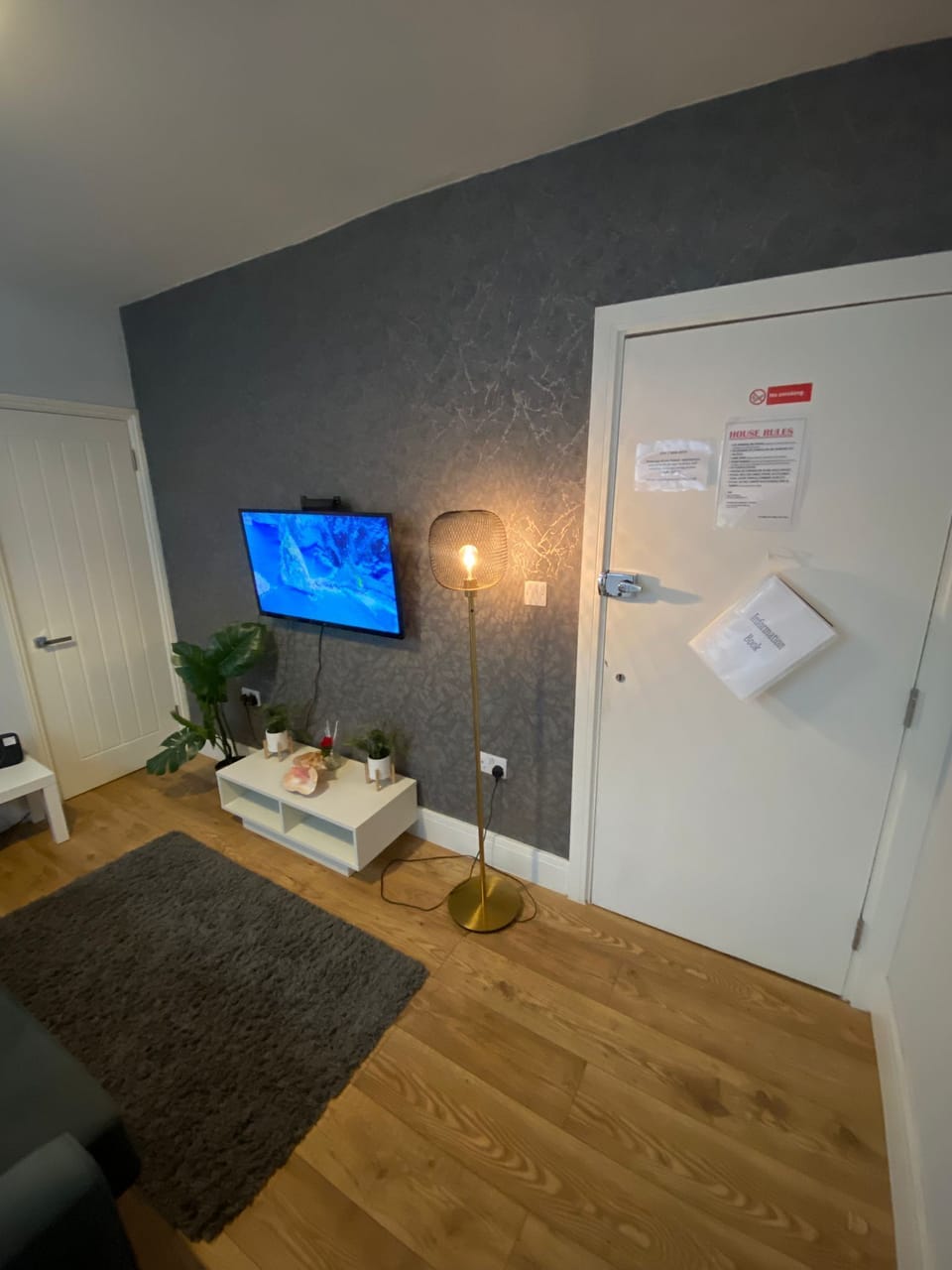 Living Room / Lounge