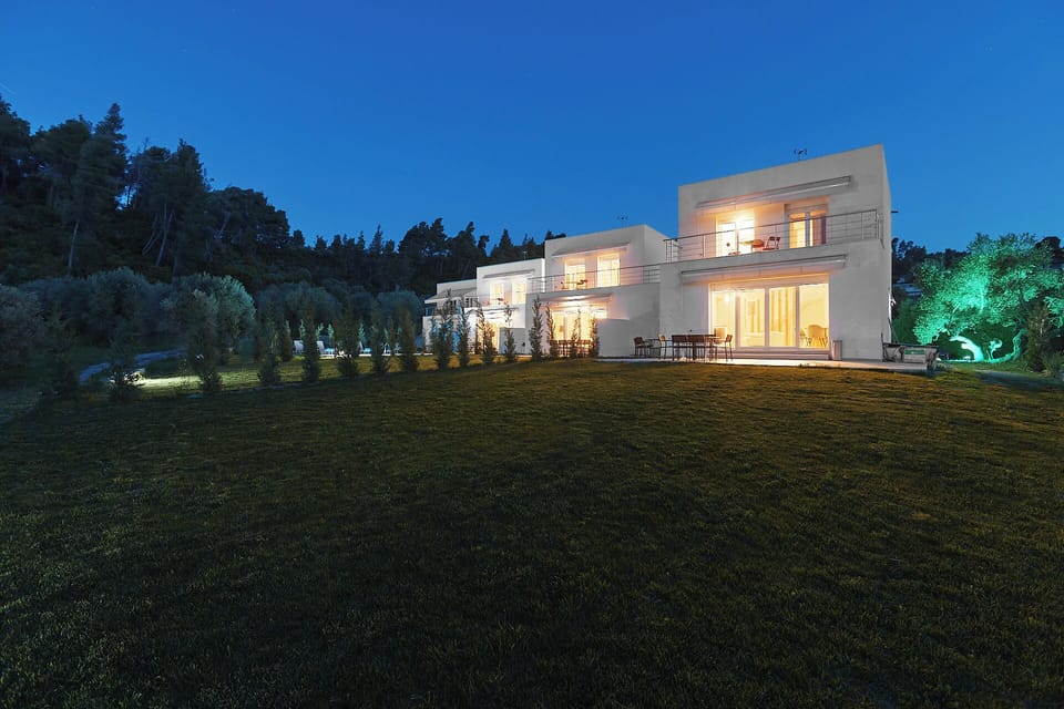 Serene evening at a luxury villa with private garden – soft lighting, expansive 