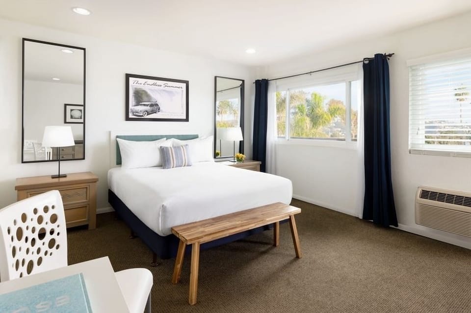 Unit with Queen bed. Exact unit will be assigned upon arrival. Views, colors, and decor may vary.