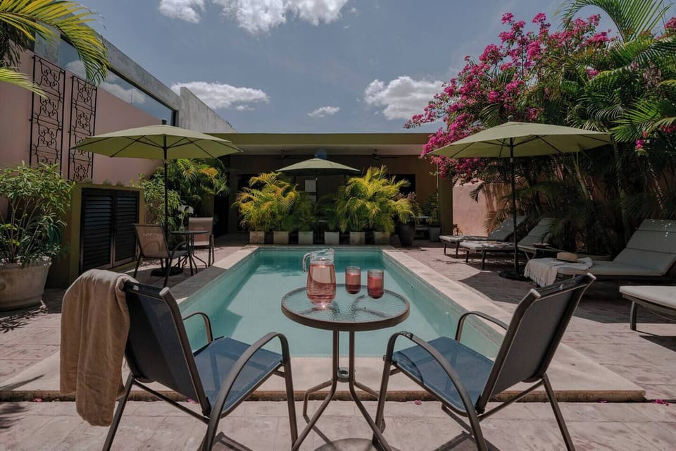 Enjoy a spacious pool, bbq grill, hammocks and swings. Outdoor areas are shared.