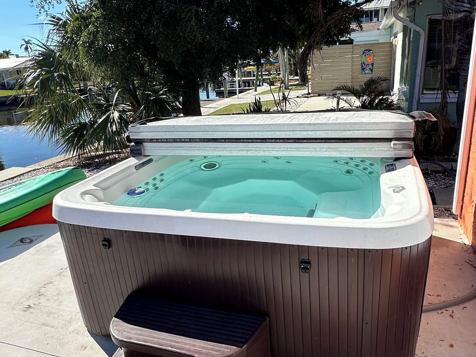 Outdoor spa tub