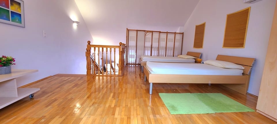 Twin bedroom in gallery over second bedroom