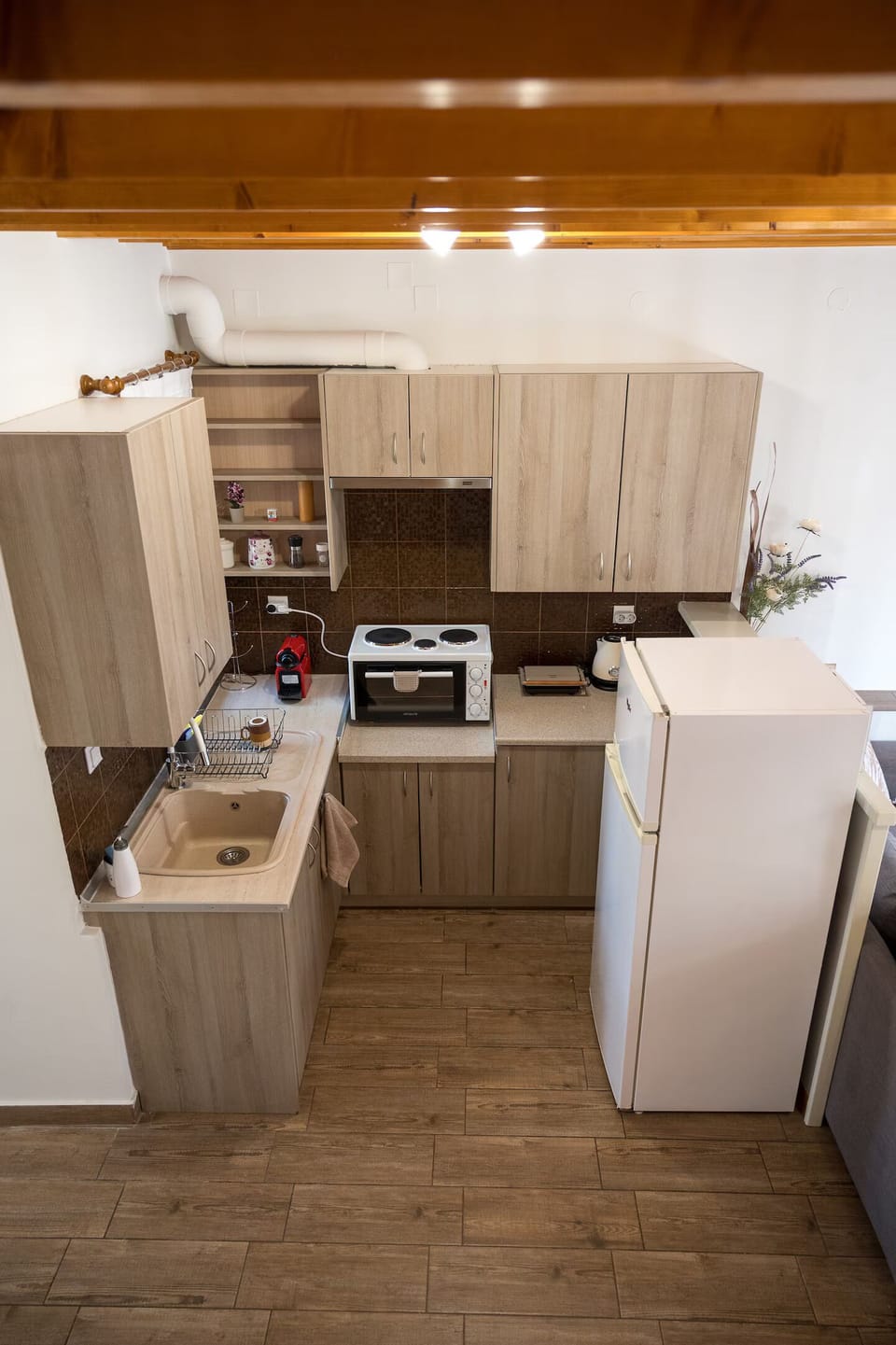 kitchen,Fridge, oven, coffee machine nespersso