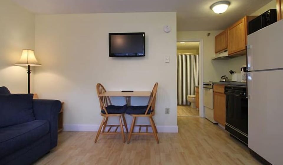 Cozy living space with a dining area perfect for home-cooked meals.